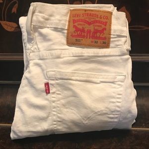 White Levi jeans